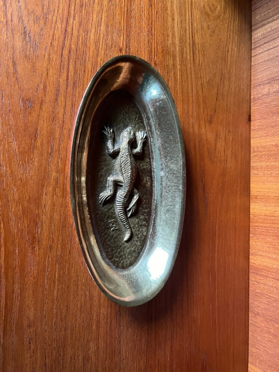 Rarity! Solid brass dish with a raised salamander. Likely an Art Deco calling card tray. Handmade. Signed (photo 2 of 8)