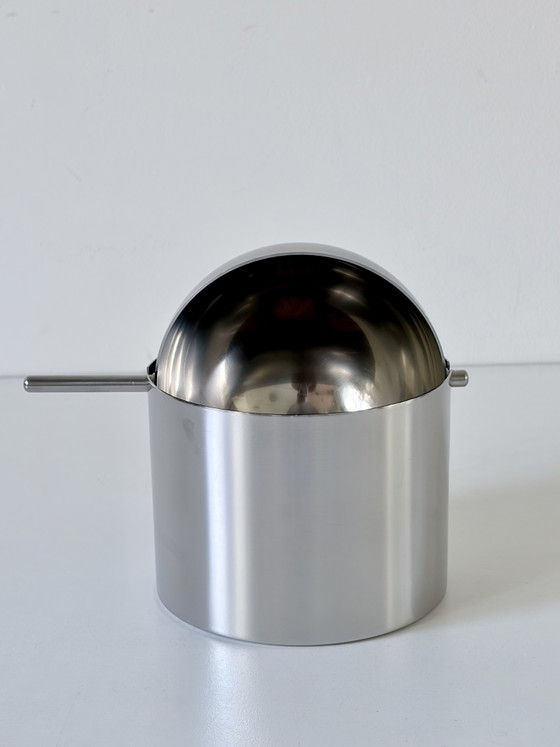 Posacenere Stelton di Arne Jacobsen, Modello Grande. – Accessori da tavola, Metal, rvs (photo 3 of 6)
