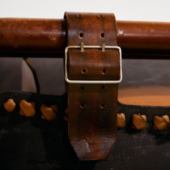 Image 1 of Poltrona e pouf in pelle di vitello ungherese, set da 2