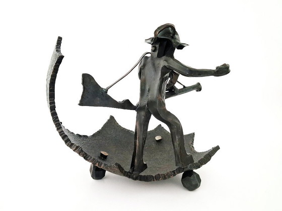 Image 1 of image cast iron bowl with hunter