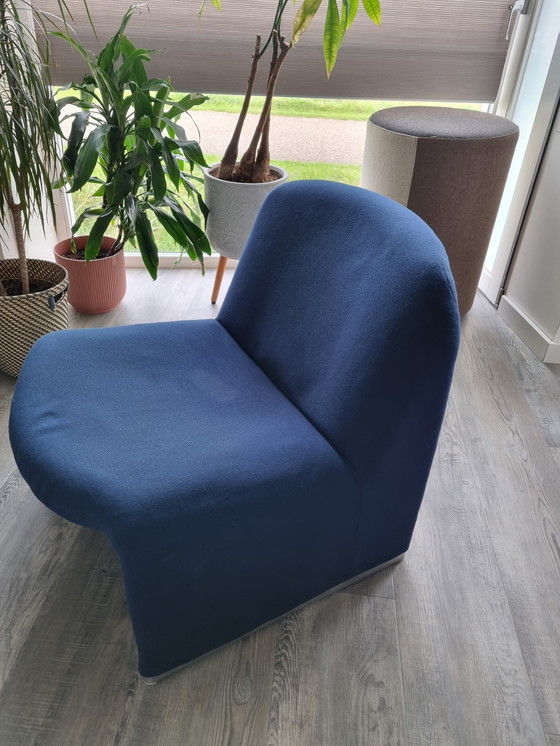 Image 1 of Artifort Alky chair kleur blauw Design by Giancarlo Piretti

