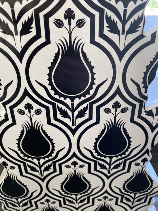 Tulipa Vaas Zwart/Wit by Lotte van Laatum – vazen, Ceramic (photo 2 of 6)