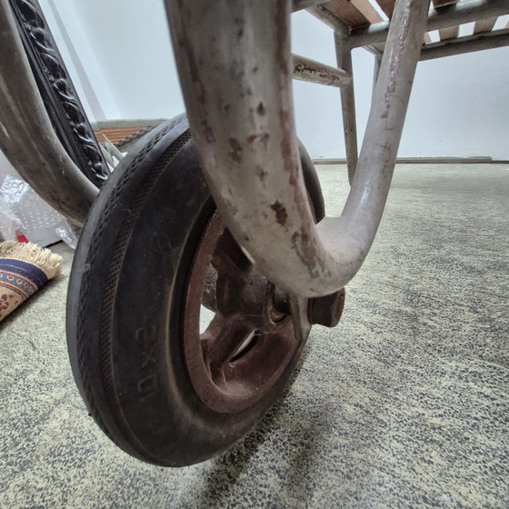 Chariot d'usine vintage – Tables basses, Metal, Rubber (photo 11 of 12)