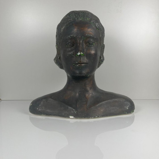 Image 1 of Neoclassicistische gipsen buste van een vrouw, vervaardigd door M. Mongey, 20e eeuw.
