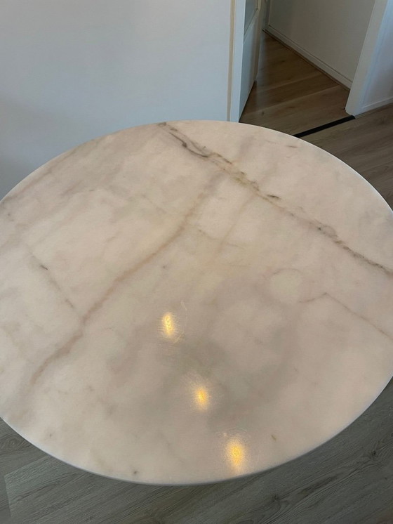 Image 1 of Mesa de comedor de mármol macizo blanco