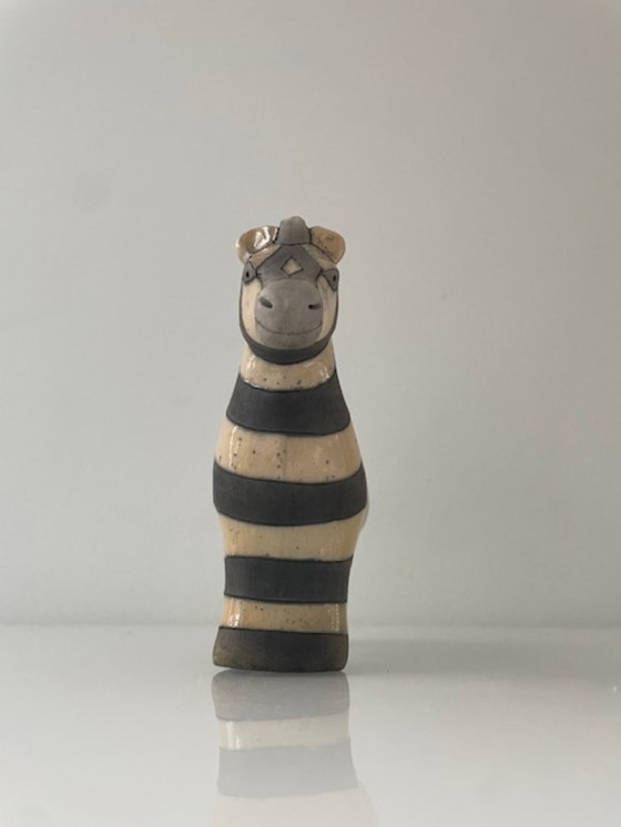 Image 1 of Estatua de cebra de cerámica raku – diseño artesanal