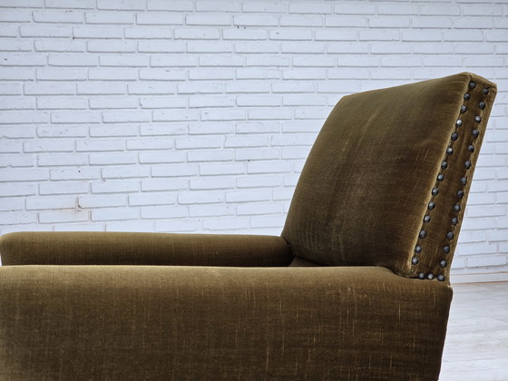 Image 1 of 1970er Jahre, Dänischer Sessel, grüner Möbelvelours, Beine aus Eschenholz.