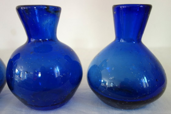 4 cobalt blue blown glass vases with bubbles, 60s/70s (photo 5 of 11)