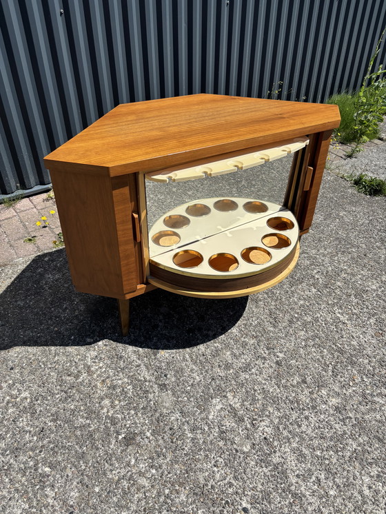 Image 1 of Vintage barkastje hoekkastje