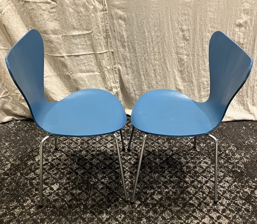 2X Fritz Hansen Vlinderstoel Arne Jacobsen