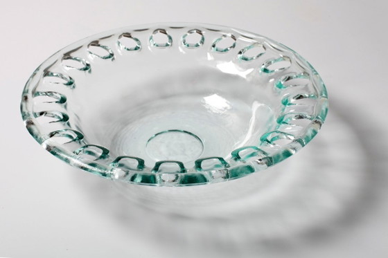 Image 1 of Ciotola vintage in vetro riciclato verde Georgia: piatto intagliato in stile moderno di metà secolo