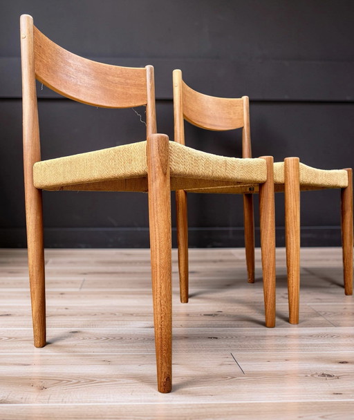 Een paar Deense eetkamerstoelen van Poul Volther voor Frem Rojle. Midden 20e eeuw.