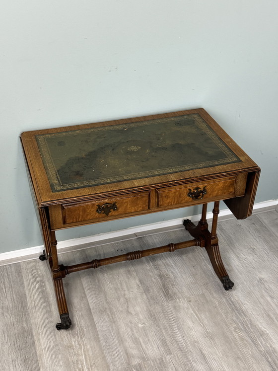 Antiker Schreibtisch mit grüner Lederplatte und Schubladen – Couchtische, Wood (photo 5 of 15)