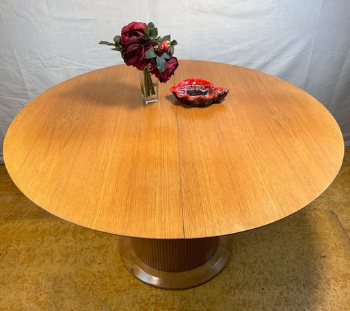Vintage Danish Round Oak Extending Dining Table – Stylish & Functional Scandinavian Design 