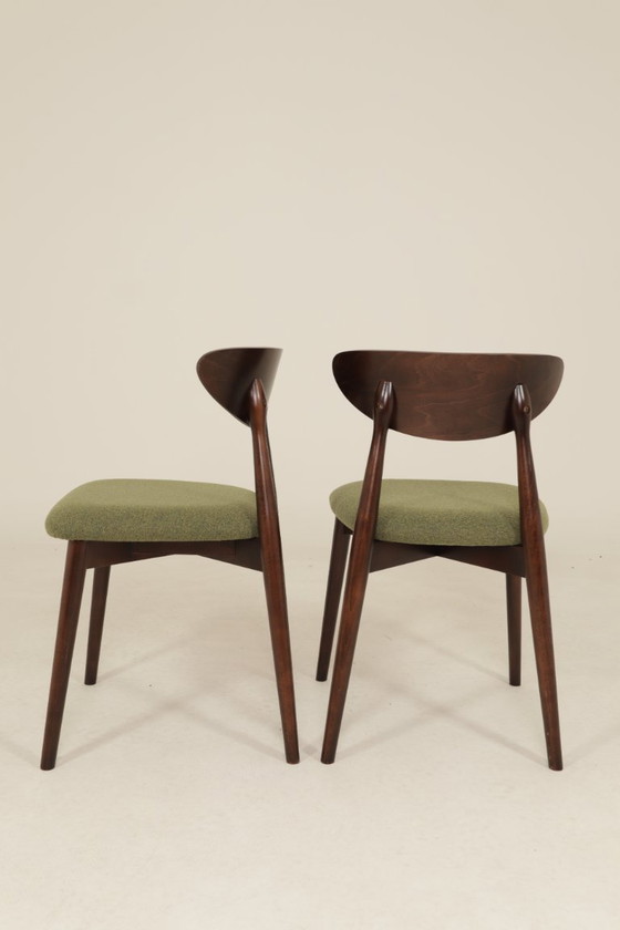 Image 1 of Set moderno di 6 sedie da pranzo, in tessuto verde avocado e legno di faggio noce scuro.