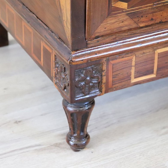 Elegante Antike Kommoden Aus Nussbaumholz Intarsien, Restauriert, Italien 18. Jahrhundert – Wood (photo 6 of 17)