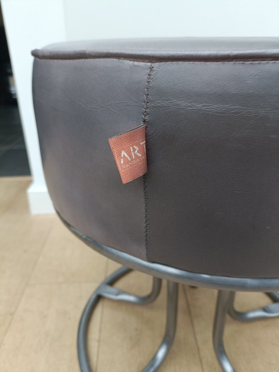 Image 1 of pouf en cuir gris