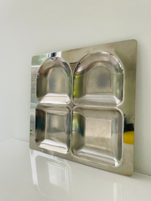 Stainless steel bowl with compartments – space age minimalism