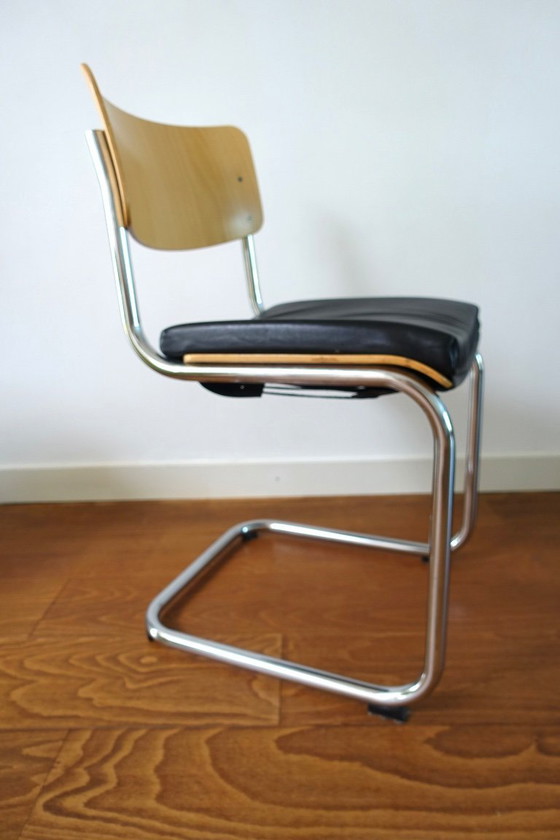 Thonet Mart Stam S 43 (5 x) – Eetkamerstoelen, Leather, Wood (photo 16 of 26)