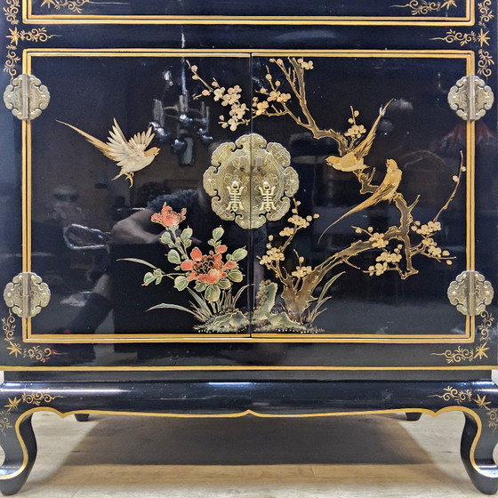 Vetrina cinese vintage con fiori e uccelli / Vetrina bohémien / Mobile asiatico – Vetrine, Wood, Glass (photo 10 of 15)