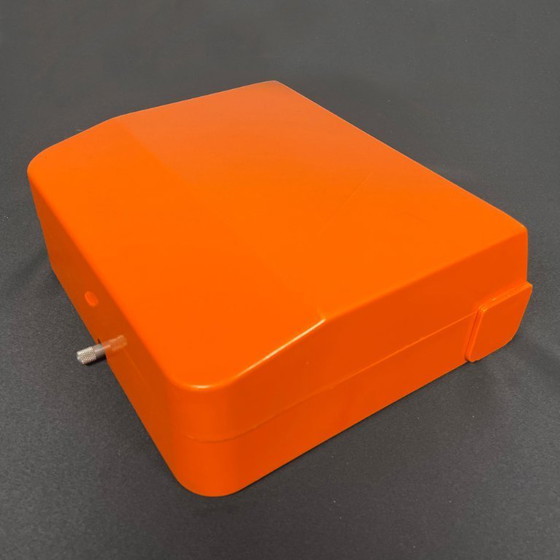 Image 1 of Vintage Oranje Vendex Duitse keukenweegschaal voor wandmontage