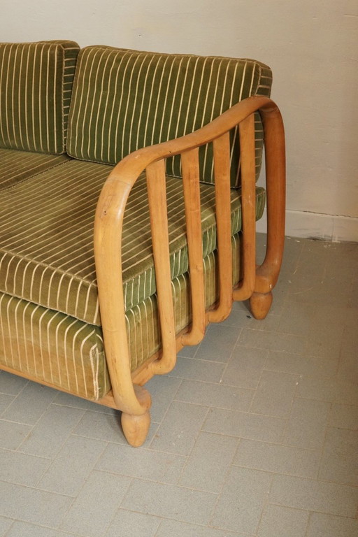 Ein außergewöhnlich elegantes italienisches Wandsofa aus den 1950er Jahren