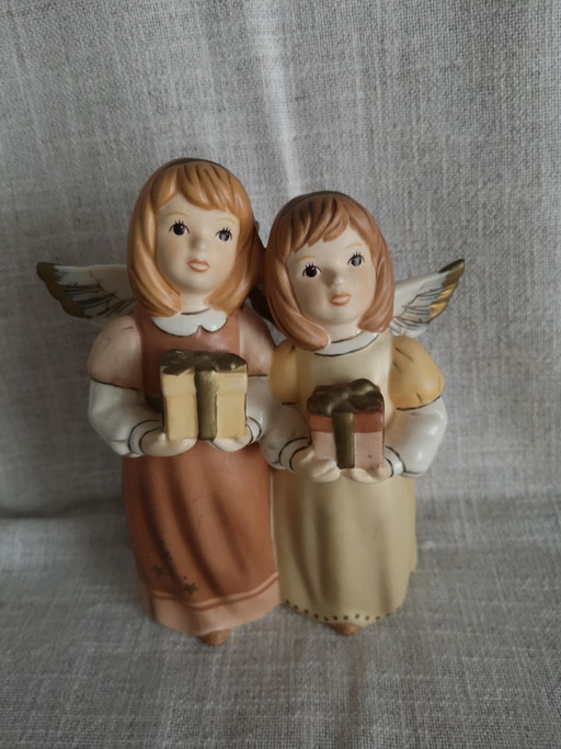 Goebel Engelenpaar "Hier zijn de Cadeaus" Vintage Porseleinen Beeldje Kerst