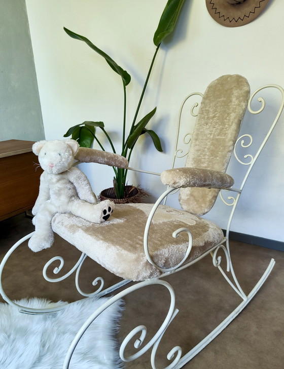 Image 1 of Sedia a dondolo appena rivestita