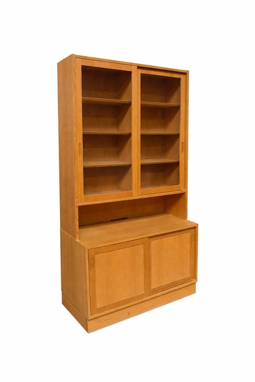 Vitrina vintage de diseño danés de madera, vidrio y puertas correderas.