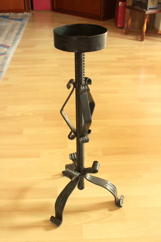 Image 1 of Zware handgemaakte kandelaar van smeedijzer voor grote kaarsen