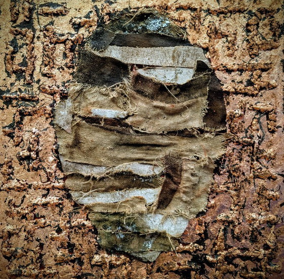 Image 1 of Facial Variations –  3 Wandobjecten met Reliëf, Linnen en Drijfhout ( ieder item 60 × 60 × 4 cm)