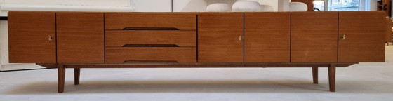 Image 1 of Credenza bassa di metà secolo