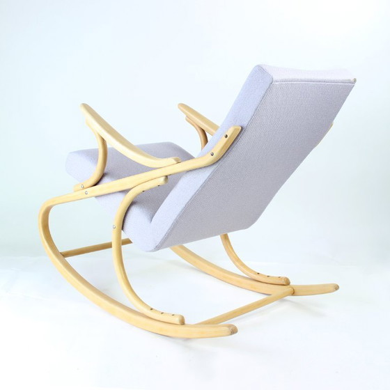 Image 1 of Fauteuil à bascule en bois courbé de style Mid-Century, en chêne blond, par Ton, Tchécoslovaquie, années 1960