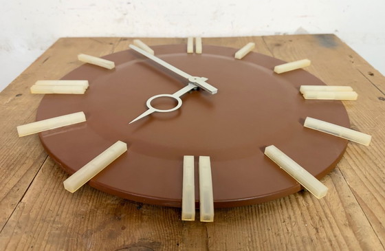 Image 1 of Reloj de pared industrial marrón de oficina de Pragotron, década de 1970