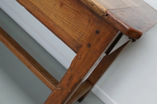 Table à manger ancienne de ferme rustique française en orme, XIXe siècle