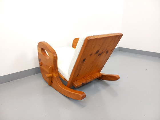 Image 1 of 50's Brutalistische Jean Touret schommelstoel in massief grenen en Bouclette stof