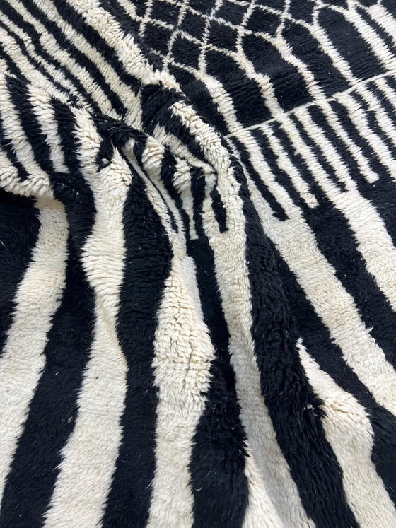 Image 1 of Tappeto berbero tradizionale nero, realizzato a mano, dimensioni 200x300 cm.