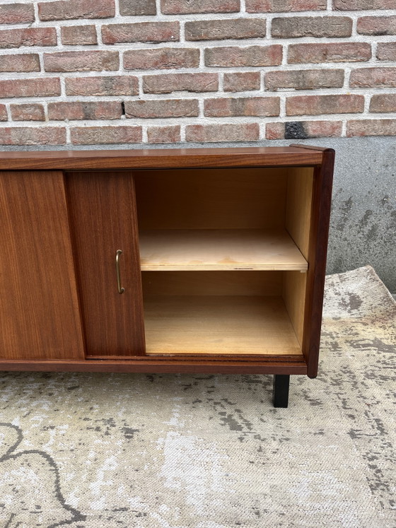 Image 1 of Mobile TV basso vintage in teak, un modello davvero fantastico con 4 ante scorrevoli.