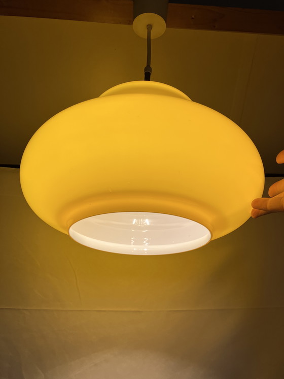 Image 1 of Lampada a sospensione vintage in vetro opalino giallo di Glashutte Limburg