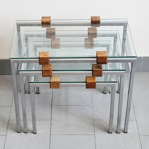 SET DI 3 TAVOLINI IMPILABILI SCANDINAVI VINTAGE ANNI '60 IN TEAK, ACCIAIO E VETRO ANNI '60