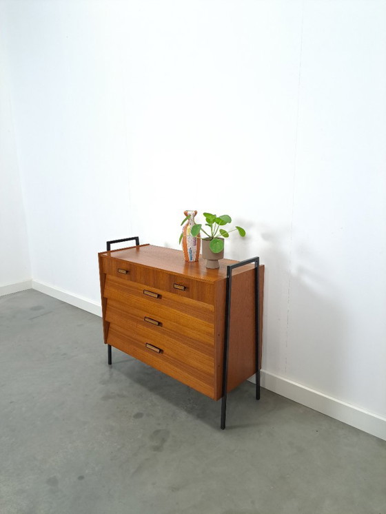 Image 1 of Teak schoenenkast met zwart metalen poten, nr. 1