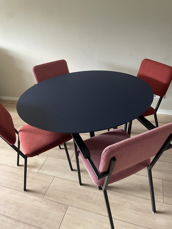Image 1 of Round dining table