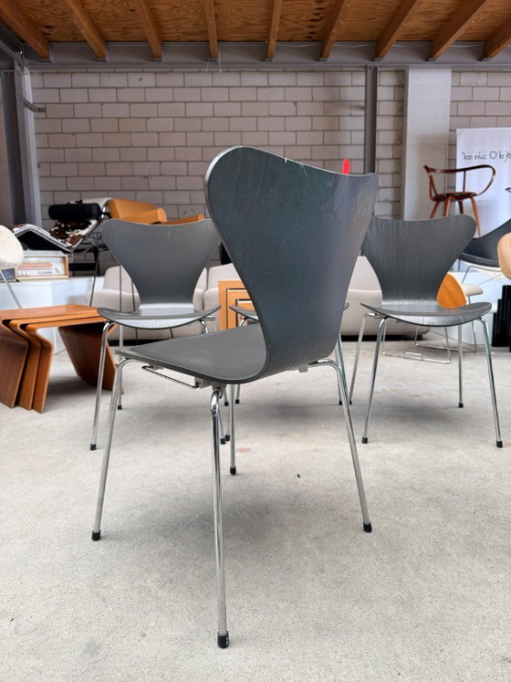 Image 1 of Fritz Hansen vlinderstoel antraciet (voorraad: 4)