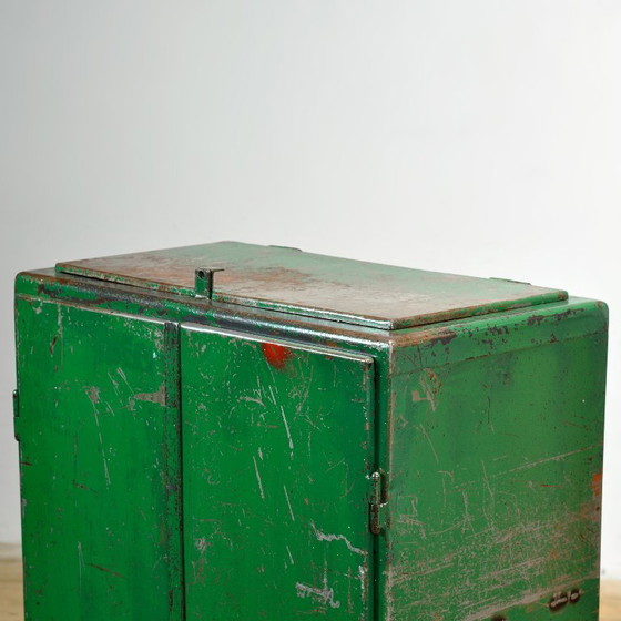 Image 1 of IJzeren industriële kast, jaren 70