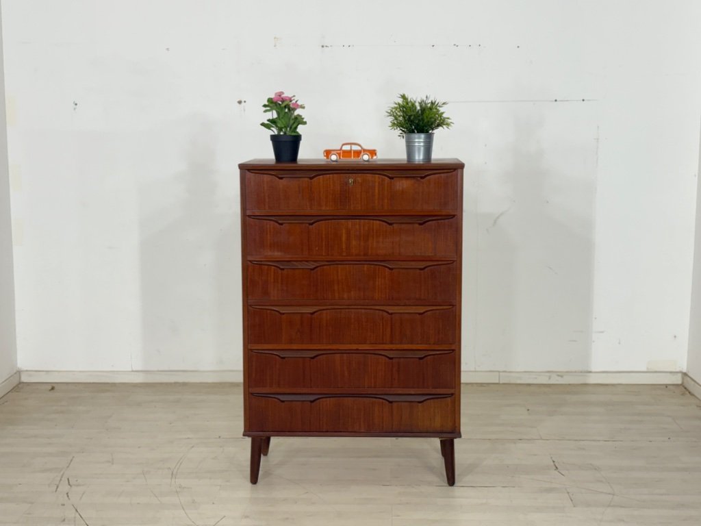 Danish Teak Commode Commode à linge Armoire à linge | €1,139 | Whoppah