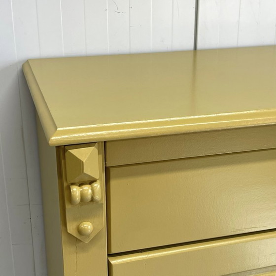 Image 1 of Mädchenkleiderschrank neu gestalten, ockergelb & neuer Kleiderschrank mit Knöpfen