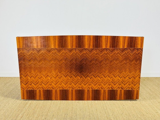 Image 1 of Table à manger art déco en marqueterie à chevrons vernie avec rallonges, 1940