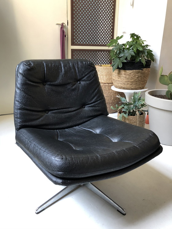 Image 1 of Fauteuil pivotant « Mila », modèle Mid-Century Modern de Gillis Lundgren pour Ikea, Suède, vers les années 1960.