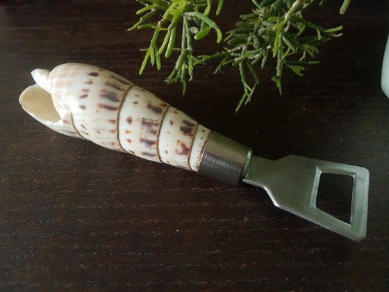 Image 1 of Apribottiglie vintage unico degli anni '60-'70 con manico a conchiglia.