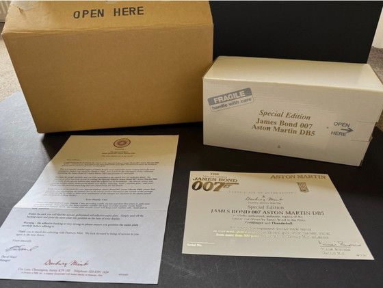 Image 1 of Danburt Mint Astin Martin DB5 James Bond Édition Or